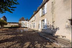 Near Saint-Emilion - Exceptional vineyard estate comprising a historic Chateau surrounded