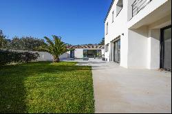 Contemporary House and Annexes - Fully Renovated in 2021