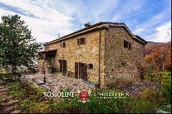 SUSTAINABLE COUNTRY HOUSE WITH BIO-LAKE FOR SALE IN UMBRIA, CITTÀ DI CASTELLO