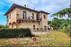 SMALL WINE ESTATE FOR SALE IN MONTEPULCIANO, TUSCANY