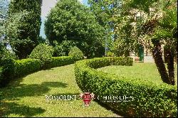 PERIOD VILLA WITH PARK FOR SALE IN RECANATI, MARCHE