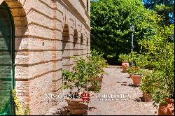 PERIOD VILLA WITH PARK FOR SALE IN RECANATI, MARCHE