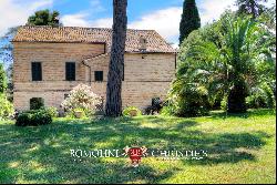 PERIOD VILLA WITH PARK FOR SALE IN RECANATI, MARCHE