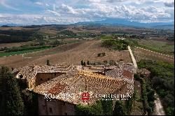 CASTLE TO BE RENOVATED FOR SALE IN MONTALCINO, VALDORCIA