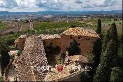 CASTLE TO BE RENOVATED FOR SALE IN MONTALCINO, VALDORCIA