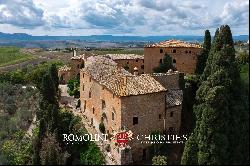 CASTLE TO BE RENOVATED FOR SALE IN MONTALCINO, VALDORCIA