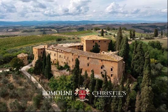 CASTLE TO BE RENOVATED FOR SALE IN MONTALCINO, VALDORCIA