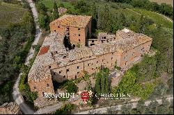 CASTLE TO BE RENOVATED FOR SALE IN MONTALCINO, VALDORCIA