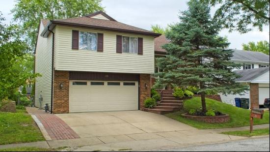 25 MONTEREY Drive, Vernon Hills IL 60061