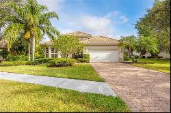 6786 Bent Grass Dr, Naples FL 34113