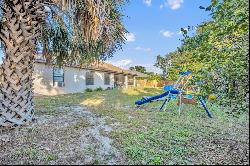 36341 Grand Island Oaks Circle, Grand Island FL 32735