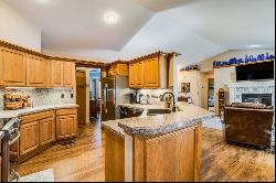 1424 N Briarwood Pl, Derby KS 67037