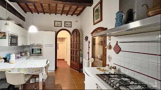 Picturesque Two-Level Town House, Citta della Pieve - Umbria