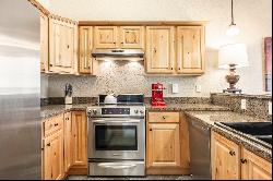 Spacious One-Bedroom Lockout at Silverado Lodge in Canyons Village, Easy Ski Acc