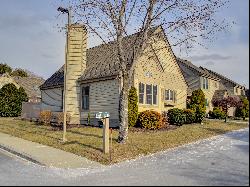 Expansive end unit condo at New Concord Green