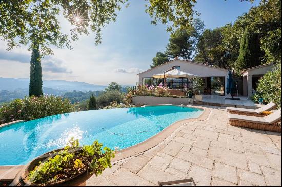 Charming renovated villa for rent in Mougins - Stunning views and modern comfort