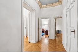 Luxurious flat in an old building near Kurfürstendamm