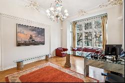 Luxurious flat in an old building near Kurfürstendamm