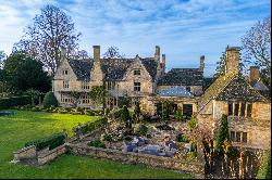 A Grade II-listed manor house in the Cotswolds