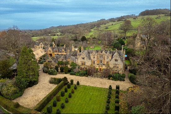 A Grade II-listed manor house in the Cotswolds