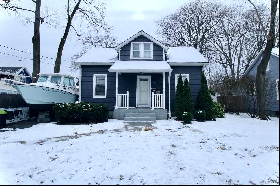 42 E Walnut Street,Islip, NY, 11751