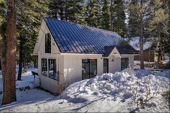 Modern Mountain Retreat in Coveted Chamberlands Subdivision