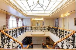 Splendid mansion located just 20 minutes from the Royal Palace of Madrid.