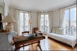 Paris 10th District – A bright 3-bed apartment