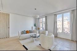 Paris 6th District – A bright 4-bed apartment