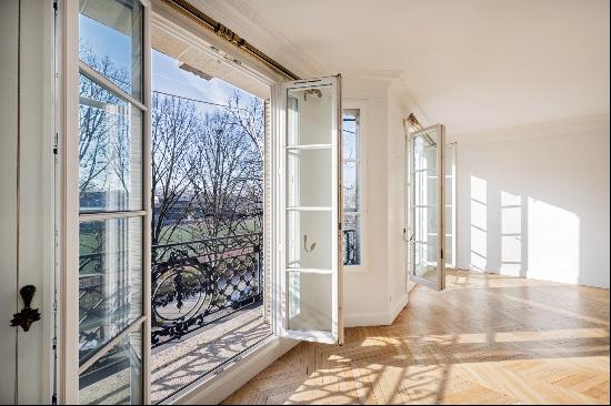 Paris 7th District - An elegant 2/3 bed apartment