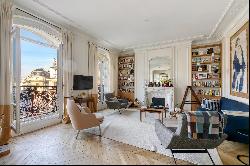 Paris 17th District – An elegant 4-bed apartment