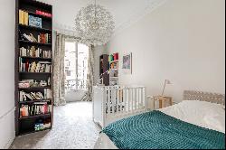 Paris 17th District – An elegant 4-bed apartment