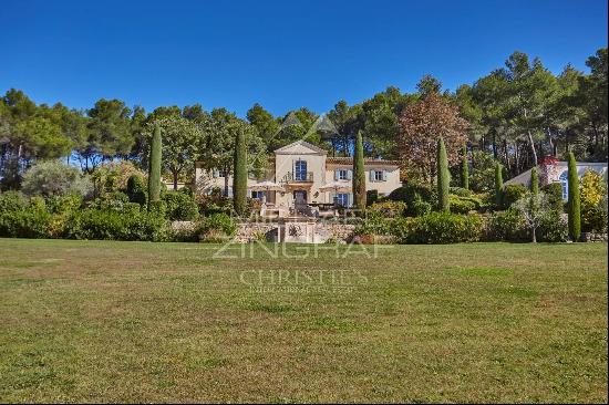 Magnificent Bastide in Provence in a sought-after area