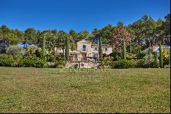 Magnificent Bastide in Provence in a sought-after area