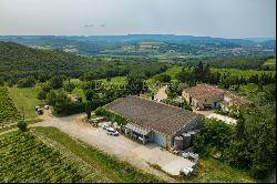 73 ha wine estate overlooking the Limoux valley with beautiful building and cellars