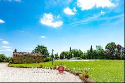 LUXURY COUNTRY HOUSE WITH POOL FOR SALE IN LUCIGNANO, TUSCANY