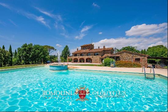 LUXURY COUNTRY HOUSE WITH POOL FOR SALE IN LUCIGNANO, TUSCANY