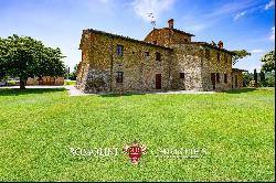 LUXURY COUNTRY HOUSE WITH POOL FOR SALE IN LUCIGNANO, TUSCANY