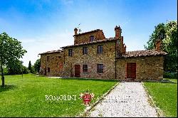 LUXURY COUNTRY HOUSE WITH POOL FOR SALE IN LUCIGNANO, TUSCANY