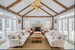 GORGEOUS BARN STYLE HOME IN WAINSCOTT