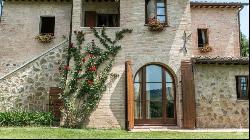 Renovated former farmhouse with pool, Montepulciano - Tuscany