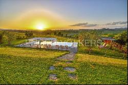 Farmhouse in Chianti with swimming pool and amazing views