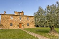 Farmhouse in Chianti with swimming pool and amazing views