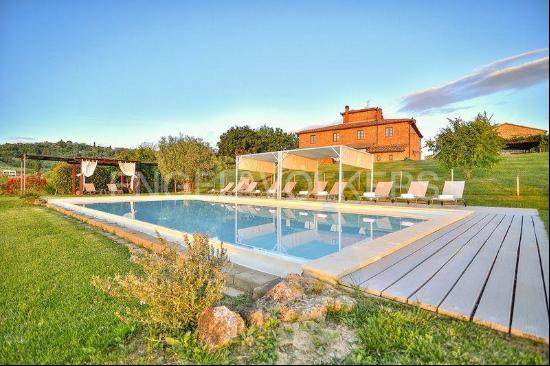 Farmhouse in Chianti with swimming pool and amazing views