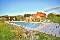 Farmhouse in Chianti with swimming pool and amazing views