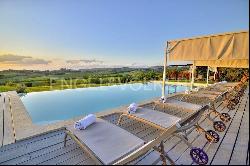 Farmhouse in Chianti with swimming pool and amazing views