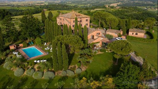 Borgo with villas, pools, olive grove, Castiglione del Lago - Umbria