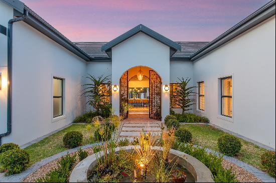 Magnificent north-facing home on Val de Vie Estate