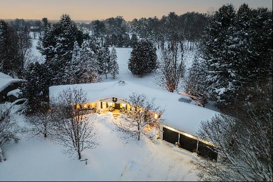 Stunning Bracebridge Bungalow