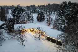 Stunning Bracebridge Bungalow